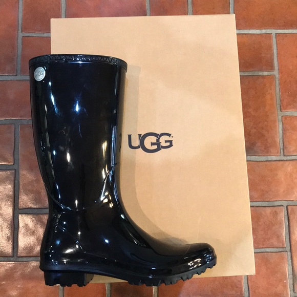 ugg rain boots outfit